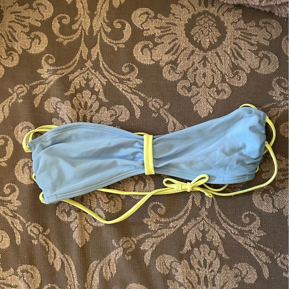 Various bathing suit tops and bottoms from VS, Aerie, Calvin Klein, Body Glove - Picture 6 of 9